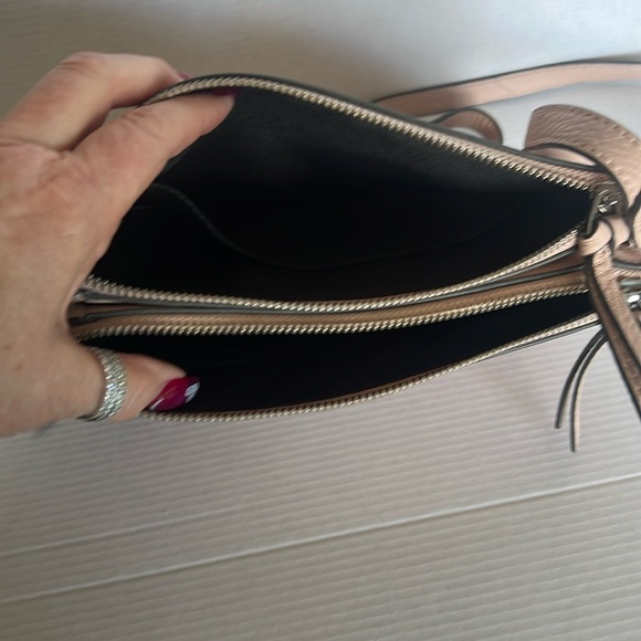 Vince Camuto cross body bag - Picture 3 of 4